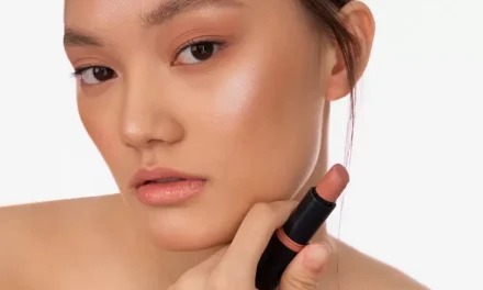 Lipstik Nude: Tren Kecantikan Minimalis Yang Tetap Menawan