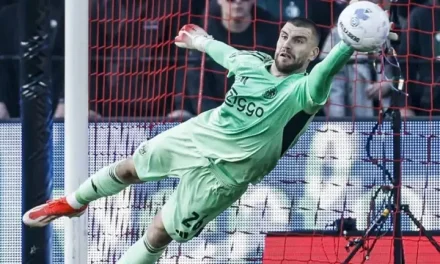 Ajax 2-0 NAC: Maarten Paes Jaga Gawang Sempurna