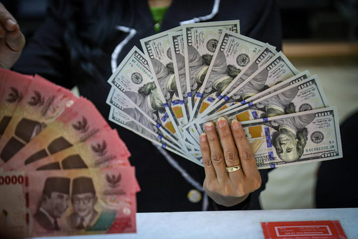 Rupiah Melemah Ke Rp 17.300, Konflik Dan Beban Energi