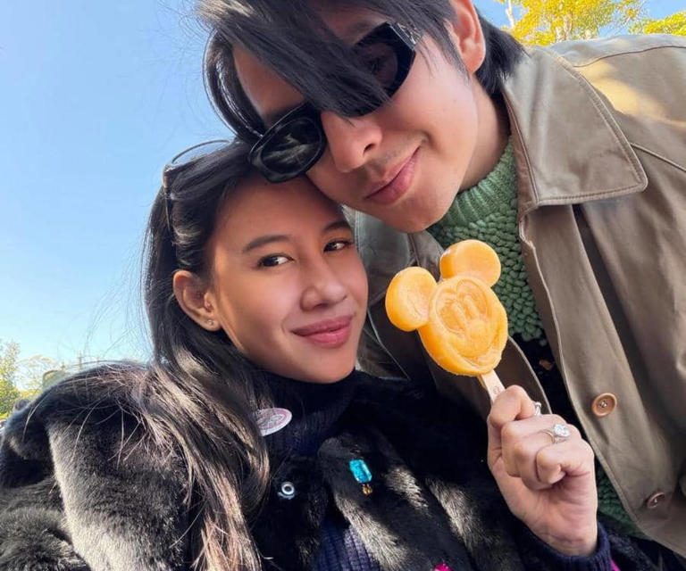 Babymoon Romantis Shenina & Angga Di Disneyland Tokyo