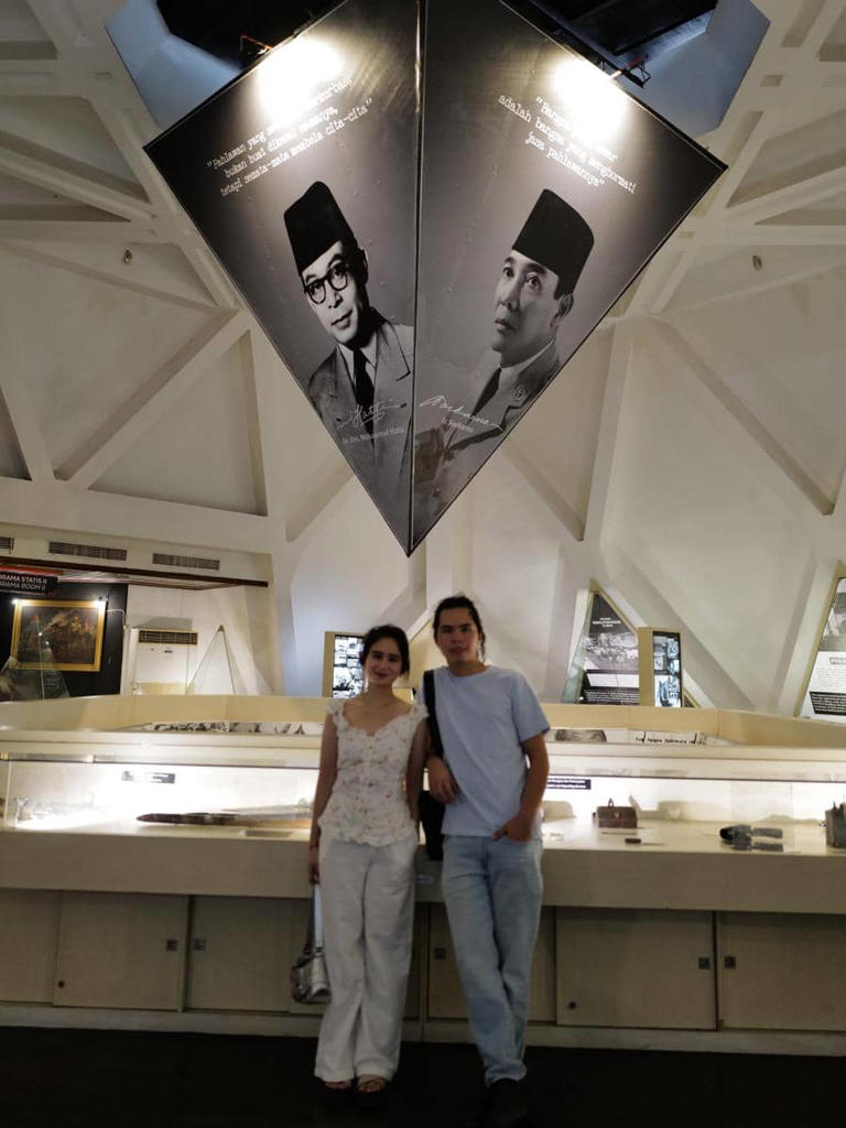 Seru Banget! Tissa Biani & Dul Eksplorasi Museum Di Surabaya