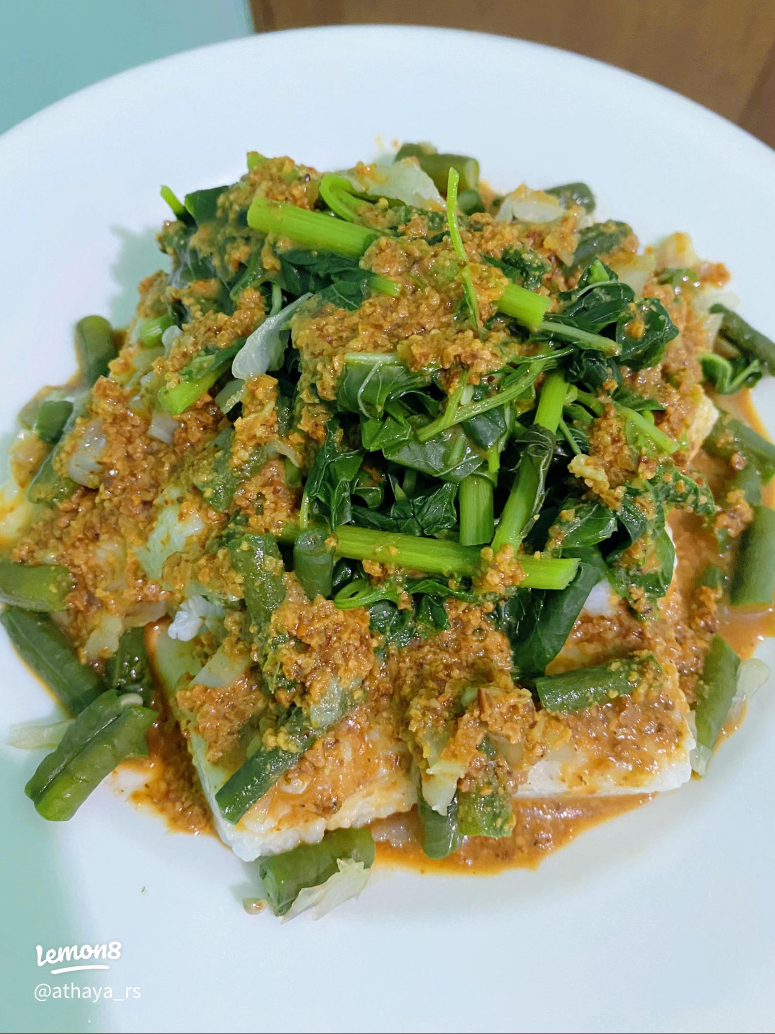 Bikin Nagih! Lontong Pecal Punya Bumbu Kacang Yang Kaya Rasa