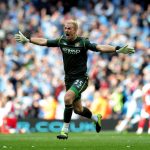 Keane Minta Medali Di Buang, Joe Hart Tegaskan Sikap Berbeda